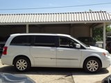 Used 2015 Chrysler Town & Country Touring image 2