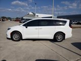 New 2025 Chrysler Pacifica Select image 2