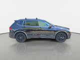 Used 2022 Volkswagen Tiguan SE R-Line image 2