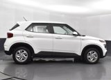 Used 2024 Hyundai Venue SE image 4
