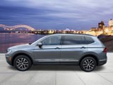 Used 2021 Volkswagen Tiguan SE w/ Panoramic Sunroof Package image 2