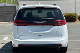 Used 2022 Chrysler Pacifica Touring-L image 5