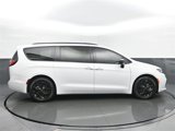 New 2025 Chrysler Pacifica Select image 4