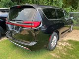 Used 2024 Chrysler Pacifica Touring-L image 2