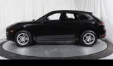 Certified 2021 Porsche Macan image 2