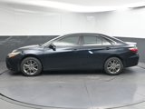 Used 2017 Toyota Camry SE image 5