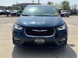Used 2023 Chrysler Pacifica Touring-L image 2