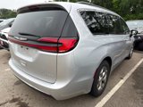 Used 2023 Chrysler Pacifica Limited image 5