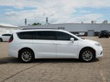Used 2022 Chrysler Pacifica Touring-L image 2