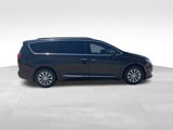 Used 2017 Chrysler Pacifica Touring-L image 4