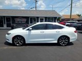 Used 2016 Chrysler 200 C image 2