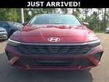 Used 2024 Hyundai Elantra SEL image 2