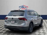 Used 2022 Volkswagen Tiguan SE w/ Panoramic Sunroof Package image 4