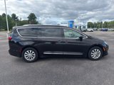 Used 2018 Chrysler Pacifica Touring-L w/ Advanced Safetytec Group image 3