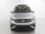 Used 2024 Volkswagen Tiguan SE image 2