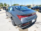 New 2025 Hyundai Elantra SEL image 3