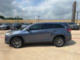 Used 2019 Toyota Highlander XLE image 2