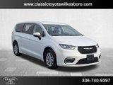 Used 2023 Chrysler Pacifica Touring-L image 3