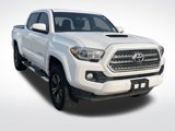 Used 2017 Toyota Tacoma TRD Sport image 4