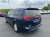 Used 2023 Chrysler Pacifica Touring-L image 6