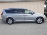 Used 2019 Chrysler Pacifica Touring-L image 5
