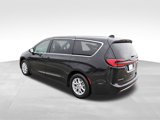Used 2023 Chrysler Pacifica Touring-L image 3