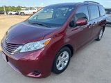 Used 2015 Toyota Sienna LE image 3