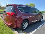 Used 2017 Chrysler Pacifica Touring-L Plus w/ Advanced Safetytec Group image 4