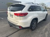 Used 2017 Toyota Highlander XLE image 3