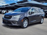 Used 2022 Chrysler Pacifica Touring image 4