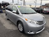 Used 2013 Toyota Sienna XLE image 3