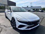 Used 2025 Hyundai Elantra SEL image 3