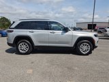 New 2025 Jeep Grand Cherokee Laredo image 3