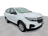 Used 2023 Chevrolet Equinox LS image 2