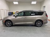 Used 2018 Chrysler Pacifica Limited image 5