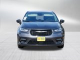 Used 2023 Chrysler Pacifica Touring-L image 2