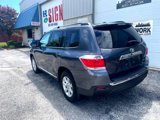 Used 2011 Toyota Highlander SE image 2