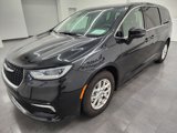 Used 2023 Chrysler Pacifica Touring-L image 6