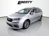 Used 2021 Chrysler Pacifica Touring-L image 3