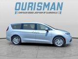 Used 2023 Chrysler Pacifica Touring-L image 2