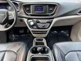 Used 2017 Chrysler Pacifica Touring-L image 2