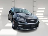 Used 2023 Chrysler Pacifica Touring-L image 3