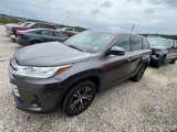 Used 2018 Toyota Highlander LE image 3