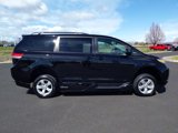 Used 2014 Toyota Sienna LE image 3