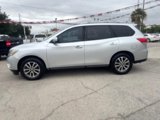 Used 2014 Nissan Pathfinder SV image 2