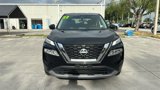 Used 2022 Nissan Rogue SV image 2