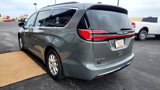 Used 2022 Chrysler Pacifica Touring-L image 5