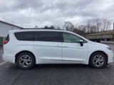 Certified 2023 Chrysler Pacifica Limited image 3