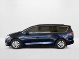 Used 2017 Chrysler Pacifica Touring-L image 2