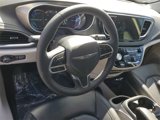 Used 2023 Chrysler Pacifica Touring-L image 6